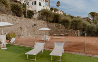 giardino con campo tennis e piscina Villa Solaria